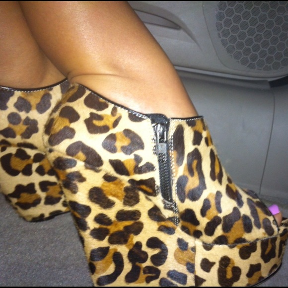 Steve Madden Booties! Size 8! Perfect for fall 🍁 - Picture 4 of 4